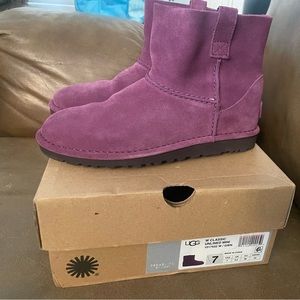 Ugg boots in the color purple size 7